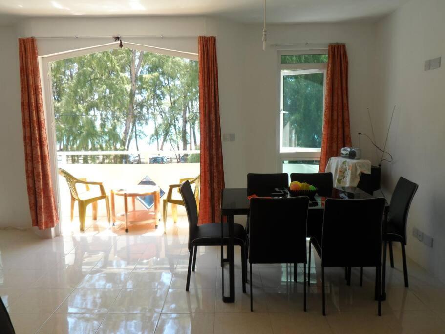 Sea Front 2 Bedrooms Apartment Flic-en-Flacq Exterior foto